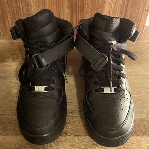Black high top AF1s 6.5Y